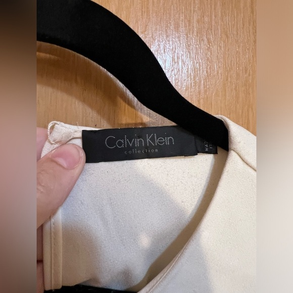 Calvin Klein Collection
Crew Neck Long Sleeve Sweatshirt
Size: M | US 8​​ - Picture 2 of 5